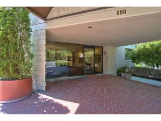 More Details about MLS # 21083885 : 600 SE MARION ST 308