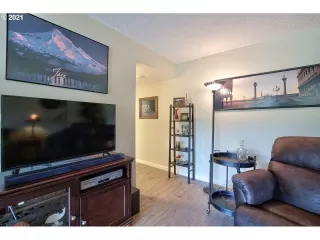 Photo #5: 21083885 Listing 