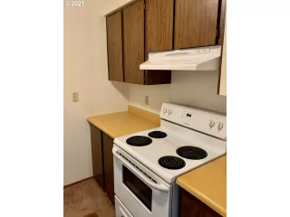 Photo #5: 21084179 Listing