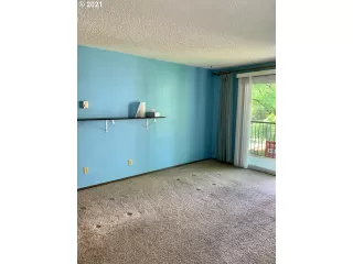 Photo #6: 21084179 Listing