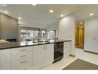 Photo #5: 21084298 Listing 