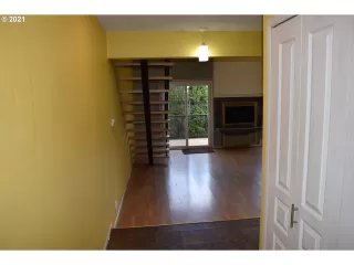 Photo #4: 21085129 Listing