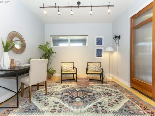 Photo #5: 21085140 Listing