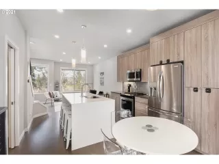 Photo #2: 21086776 Listing