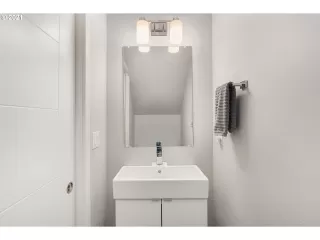 Photo #5: 21086776 Listing