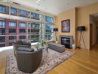 Photo #4: 21086895 Listing