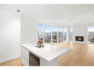 Photo #2: 21086943 Listing