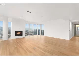 Photo #5: 21086943 Listing