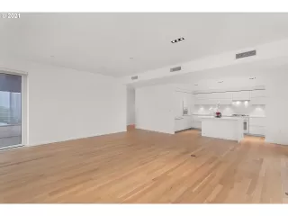 Photo #6: 21086943 Listing