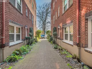 Photo #4: 21088008 Listing