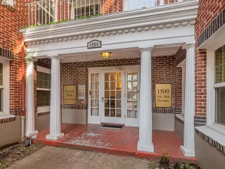 Photo #5: 21088008 Listing