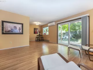 Photo #4: 21088373 Listing