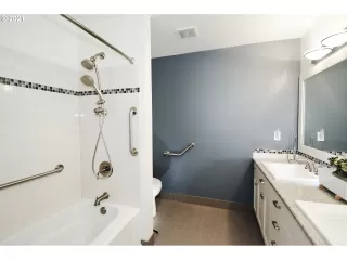 Photo #6: 21088405 Listing