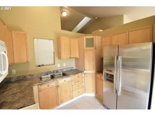 Photo #5: 21088876 Listing