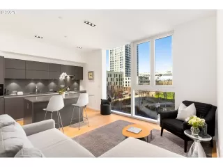 Photo #4: 21089563 Listing