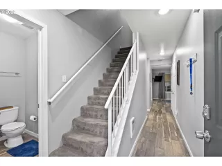 Photo #4: 21090242 Listing