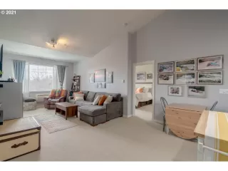 Photo #3: 21090544 Listing