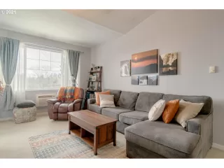 Photo #4: 21090544 Listing