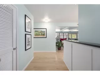 Photo #3: 21091420 Listing