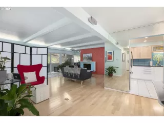 Photo #4: 21091420 Listing