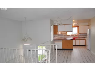 Photo #5: 21091827 Listing