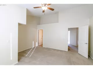 Photo #6: 21092170 Listing