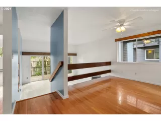 Photo #4: 21092728 Listing