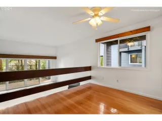 Photo #6: 21092728 Listing