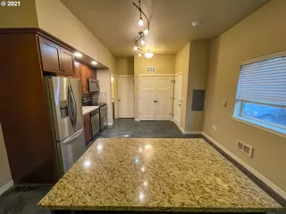 Photo #4: 21093078 Listing