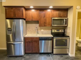 Photo #5: 21093078 Listing