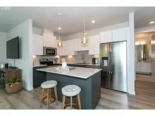 Photo #5: 21093386 Listing 