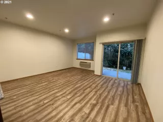 Photo #2: 21093399 Listing