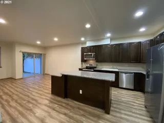 Photo #5: 21093399 Listing