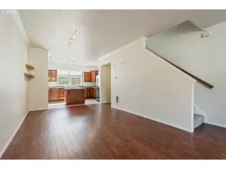 Photo #3: 21093846 Listing