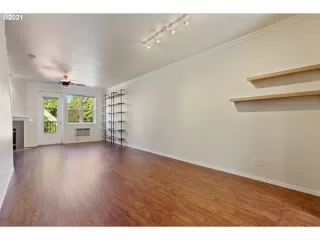 Photo #4: 21093846 Listing