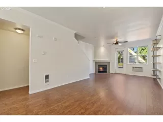 Photo #5: 21093846 Listing