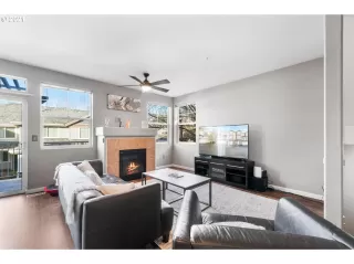 Photo #4: 21095100 Listing