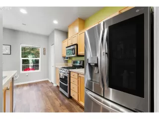 Photo #5: 21095100 Listing