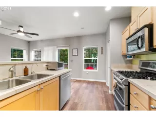 Photo #6: 21095100 Listing