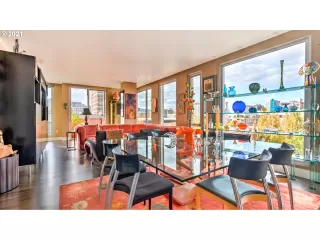 Photo #4: 21095229 Listing