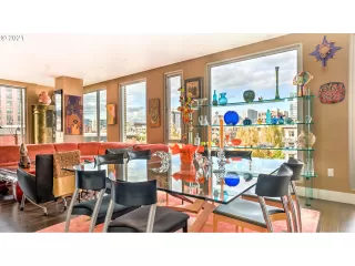 Photo #5: 21095229 Listing