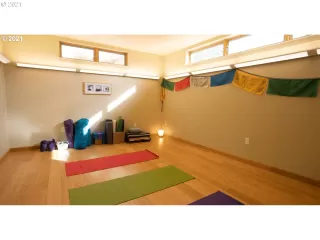 Photo #3: 21095786 Listing