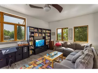 Photo #5: 21095786 Listing