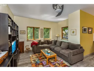 Photo #6: 21095786 Listing