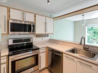 Photo #5: 21095803 Listing