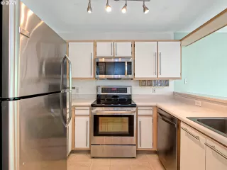 Photo #6: 21095803 Listing