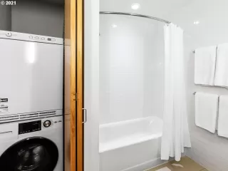 Photo #4: 21095841 Listing