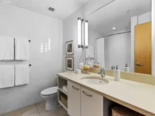 Photo #5: 21095841 Listing