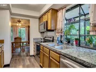 Photo #5: 21095978 Listing