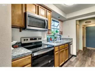 Photo #6: 21095978 Listing